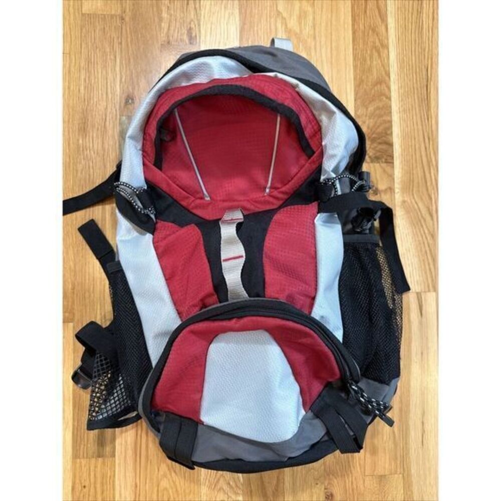Urban Peak 27L‎ Daypack NWOT